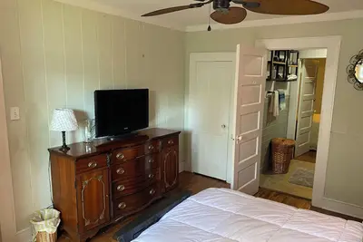 Image de Cozy downtown Dade City cottage. Pet friendly.