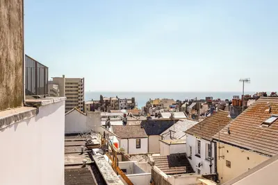Image de Roof Garden House, close to the centre of town and the beach