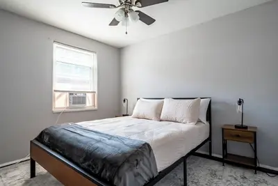 Image de Charming 2-Bedroom Unit w/ Workspace + W/D
