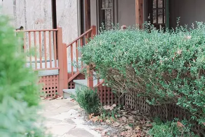 Image de Quaint Secluded 3br/2ba Cottage w/Fire Pit