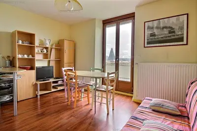 Charmant appt pour 4 personnes, au 3ème étage sans ascenseur, en centre ville,