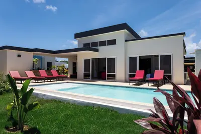Brand New Charming 3-bedroom villa with Ac and WiFi in tranquil Sosúa