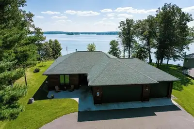 Image de New Nautical Neighbors Lake Home on Spooner Lake, sleeps 16