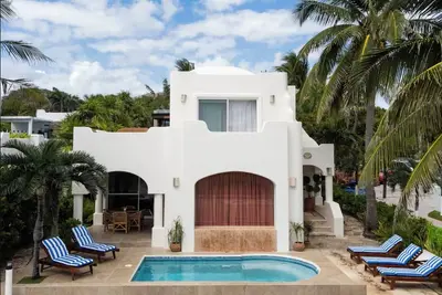 Image de 1 min walk to beach, ocean views, Mayan ruins, private pool— paradise awaits!