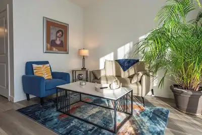 Image de Amazing Home in Nw Calgary | Great Amenities! !