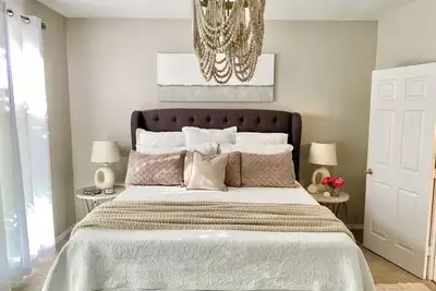 4-bedroom Home with Ac and WiFi in awesome Humble