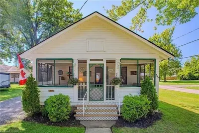 Classic Cottage by the Beach!