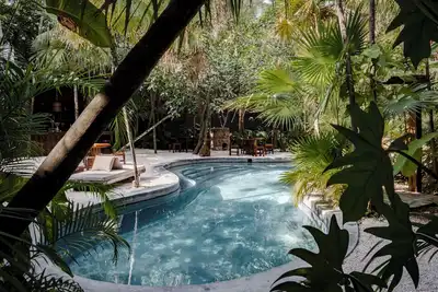 Image de Tree House: 5 Bedrooms Villa with Beach Access