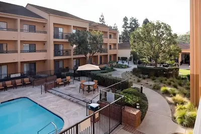 Image de 2 Spacious Rooms Near Dignity Health Sports Park – Ideal for Sports Fans