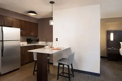Image de Four Welcoming Studio in Fresno with Delightful Breakfast | Free  Parking