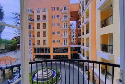 5 minutes to the theme park! Family-sized condo