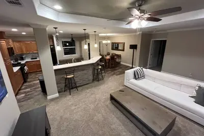 Image de Perfectly located home tucked away in a quite, private and friendly neighborhood