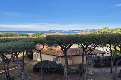 Image de Piscine, climatisation, à 200 m des plages, idéal vacances en famille