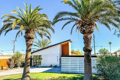 Image de Steam and Rainfall showers, Chef's kitchen, king beds, 75 inch Tv