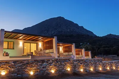 Premium Suites on Greek island with beach access and private pool