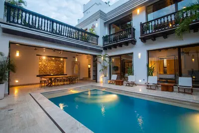 Image de 7 Bedroom Luxury House in Walled City