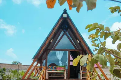 Image de Cabane sereine en A à Nungwi, Tanzanie - Oasis de jardin privé