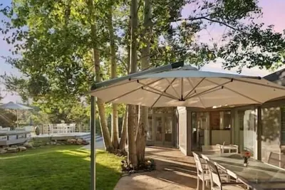 Image de Stunning Spacious Modern 4/6 Bedroom Home Aspen!