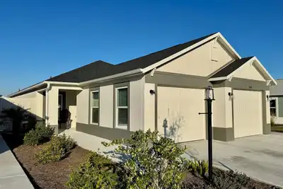 Image de The Villages 2/2 + Office in The Village of Moultrie Creek