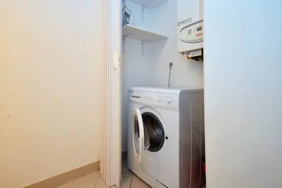 Image de Une villa paisible avec un beau jardin verdoyant et un jacuzzi