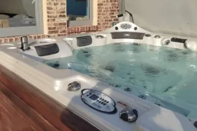 Image de Domaine du Mesnil: sauna, jacuzzi, billard, fléchettes, piscine idéal entre amis