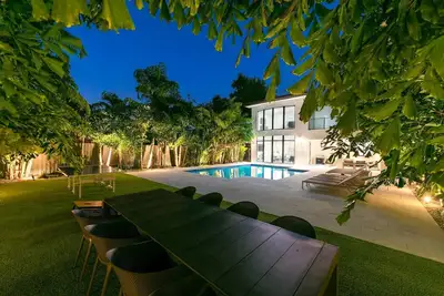 Image de Posh & Modern Villa with Pool