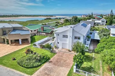 Image de White Penguin - Charming Holiday Home Near the Beach at Goukou River