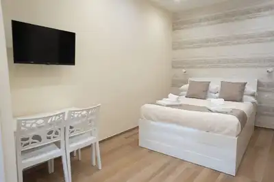 Image de Dwelling Amelia Apartment 3, tastefully finished downtown area well served for couples