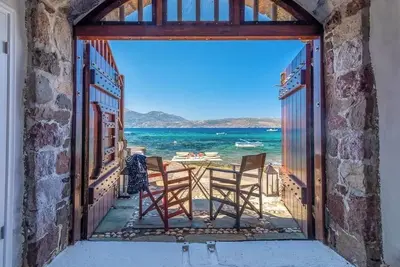Image de Gorgeous Apt in front of the Sea at Klima Milos