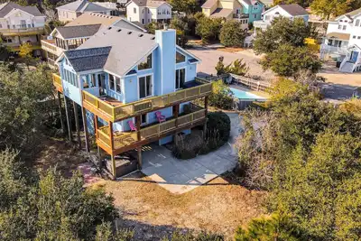 Image de Oceanside with Pool Hot Tub and Updated Interior!
