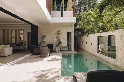 Image de Luxe 8br Double Villa | Gated | Pool & Patio