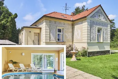 Image de Spacious two-storey villa with heated indoor pool, sauna and large garden