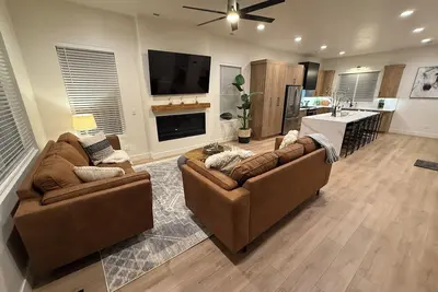 Image de New Spacious 5-bedroom house with WiFi, Ac in peaceful Eden