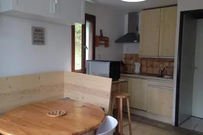 Image de Studio avec coin nuit pour petite famille.