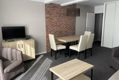 Image de 80m du centre station, Rez-de-chaussée, vue montagne, piscine, terrasse, balcon, télévision