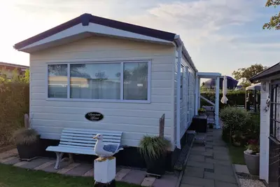 Image de Chalet Zandput in Renesse, on the Julianahoeve campsite, 5 minutes from the beach