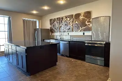 Image de 3, 200 sq ft  in Historic Warehouse