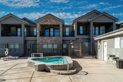 Image de New 3-bedroom townhome with Pool in enchanting Ivins