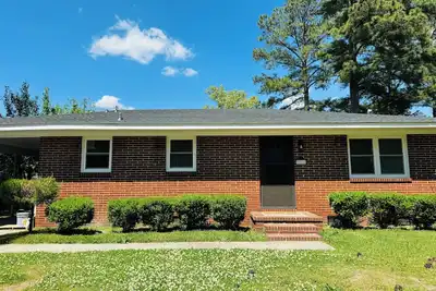 Image de Charming 3-bedroom house just minutes from Dt Wilson. Enjoy a comfortable stay!