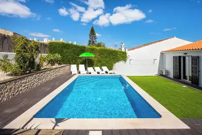 Image de Oura, Excellent location, villa + private pool. beach 300m, Oura 150m, snooker