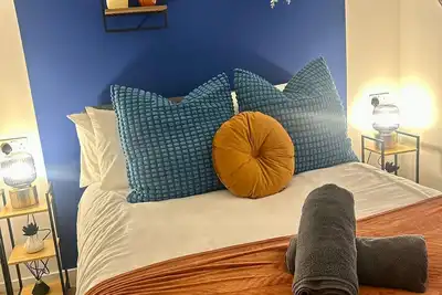Image de Stylish 2-Bed Home Near City Centre + Parking\n