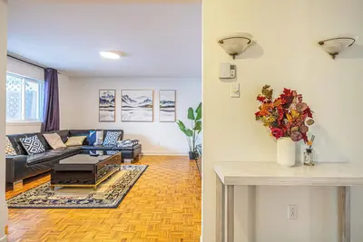 Image de Spacious & Quiet 3 Bdr Apt /15 mins to Dt &Parking