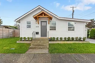 Image de Cozy Bungalow Home 2br+1ba - 9 min to Tacoma Dome