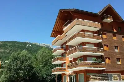 Télécabine 3 minutes à pieds, garage privé fermé, 50 m2, balcon, coeur de Briançon