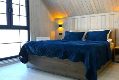 Image de WoodNess Guest House|Spacious 3br|Sauna|Bbq area