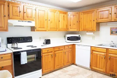 Image de Official Seasons Rmc Condo 16g - 2 bedrooms + loft - sleeps 9 - Dog Fees