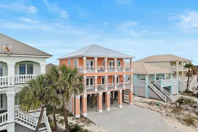 Image de 5 Br Beach House | Pool Tennis | Pet Friendly!