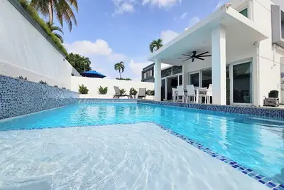 Image de Brand New Listing To Vrbo! \nStunning Pool Home minutes to San Juan Beaches