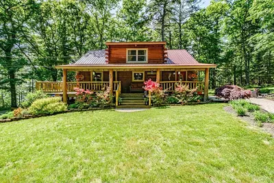 Image de Cozy Log Cabin: Woods on the Water