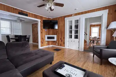 Image de Historic Island Pond Home on Vast Trail – 3br, 2ba